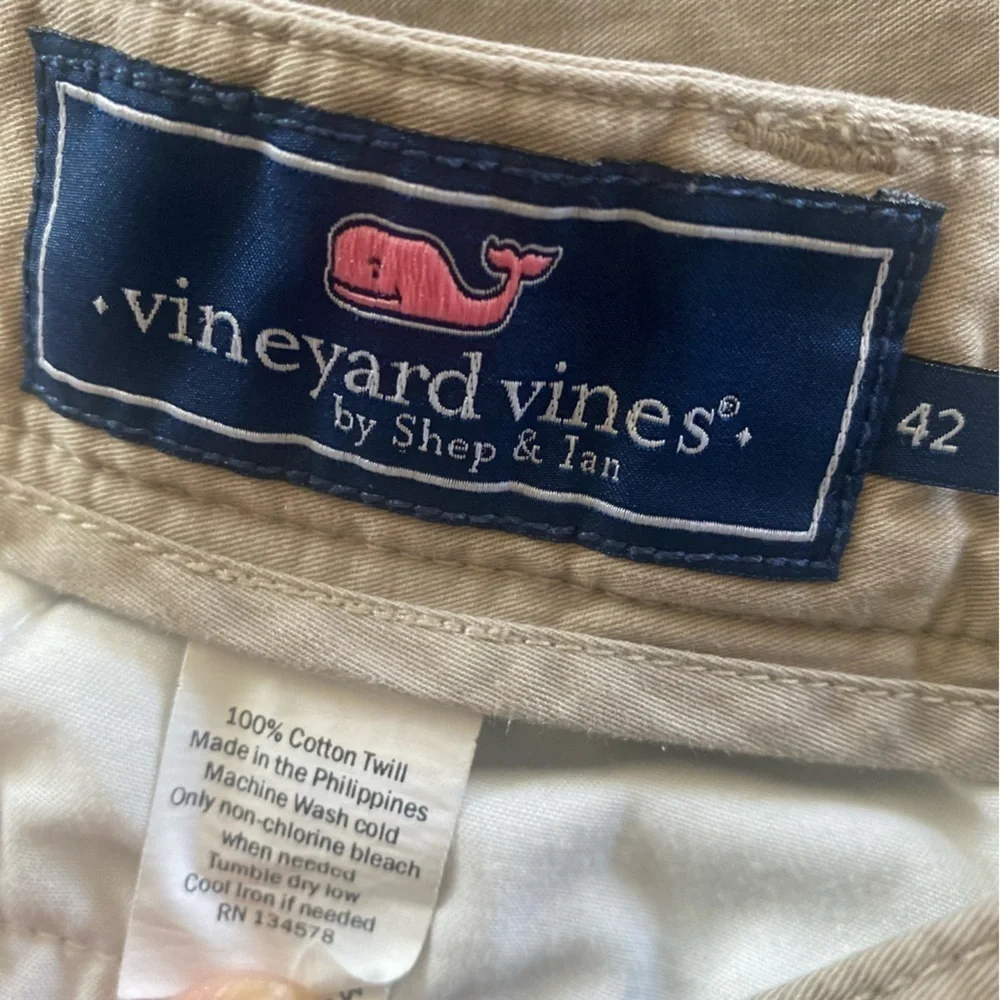 Vineyard Vines classic beige